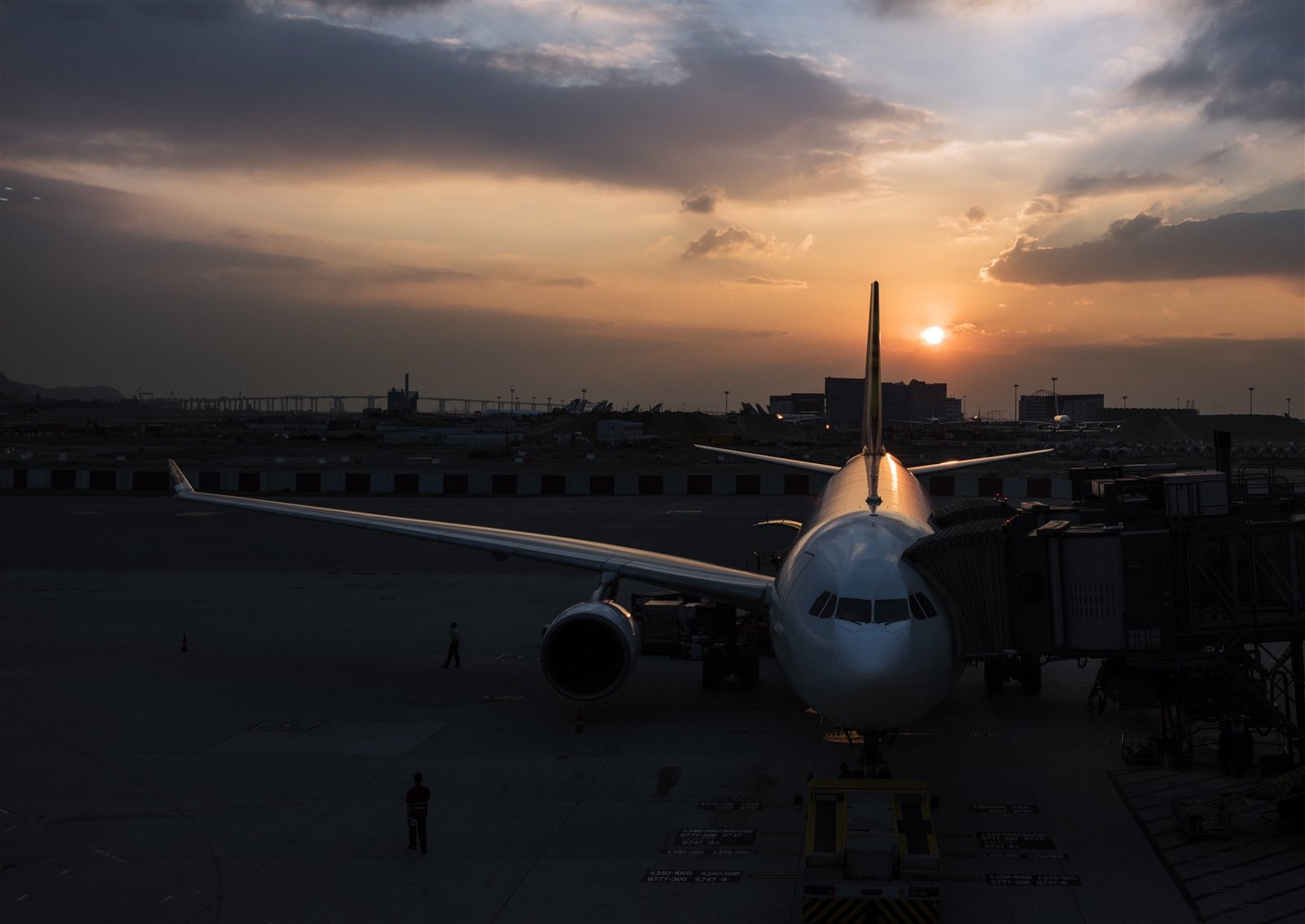 Operação aeroportuária com aeronave em pista